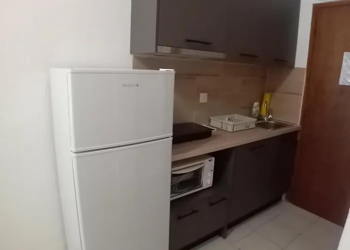 Eleni בית הארחה *