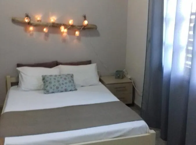 Eleni בית הארחה *