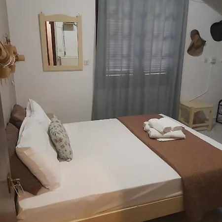 Eleni بيت ضيافة *